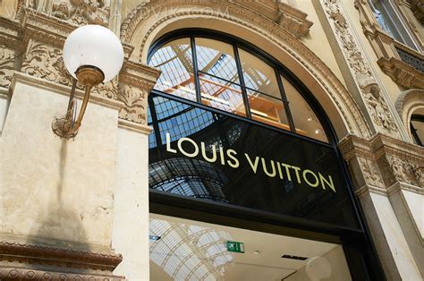 lv italy prices|buying Louis Vuitton in milan.